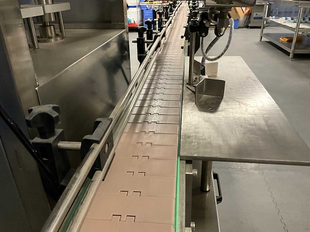 Mic flessen vul- en ettiketeerlijn - afbeelding 11 van  30