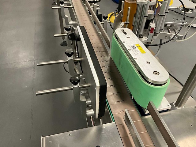 Mic flessen vul- en ettiketeerlijn - afbeelding 18 van  30