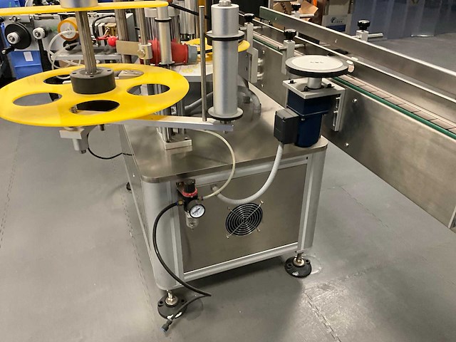 Mic flessen vul- en ettiketeerlijn - afbeelding 24 van  30