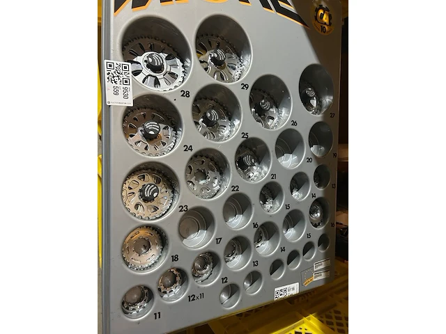 Miche components display met diverse fietscassettes en tandwielen - afbeelding 2 van  4