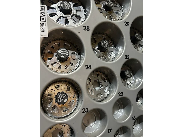 Miche components display met diverse fietscassettes en tandwielen - afbeelding 3 van  4