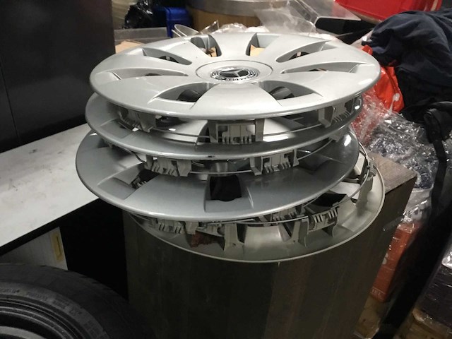 Michelin - - car tyre - afbeelding 5 van  5