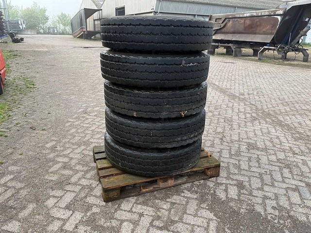 Michelin - band 11r22.5 xzy-2 (5x) - afbeelding 1 van  15