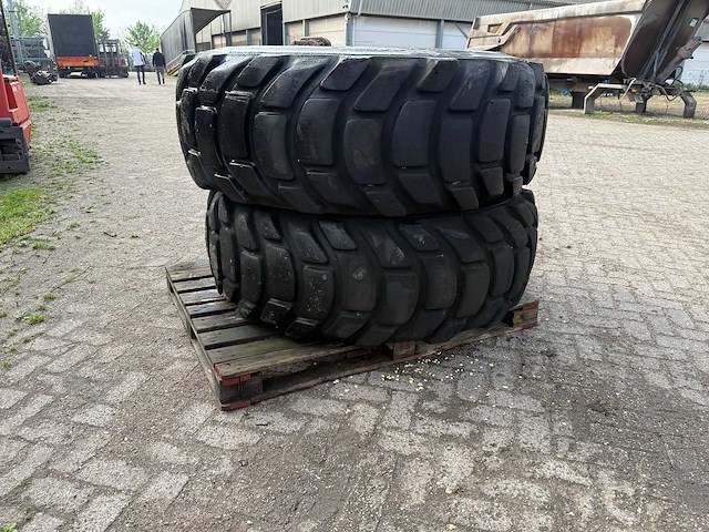 Michelin - band 20.5r25 (2x) - afbeelding 1 van  11