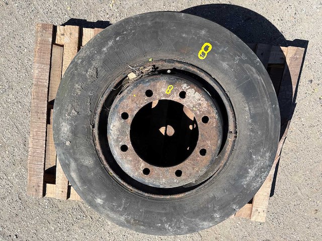 Michelin - band 235/75 r17.5 - afbeelding 1 van  8