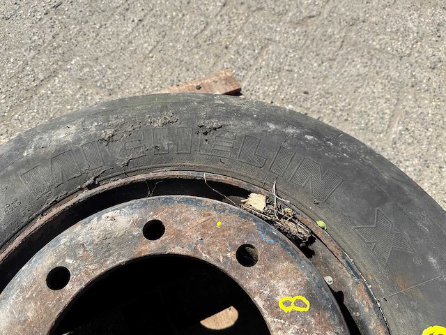 Michelin - band 235/75 r17.5 - afbeelding 3 van  8