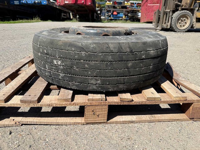 Michelin - band 235/75 r17.5 - afbeelding 6 van  8