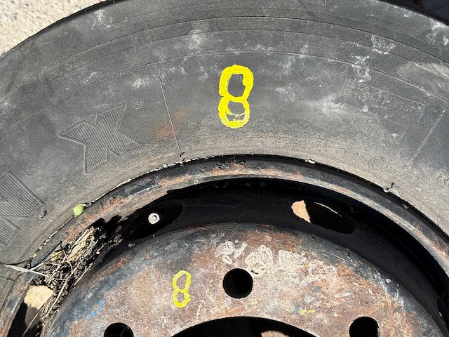 Michelin - band 235/75 r17.5 - afbeelding 7 van  8