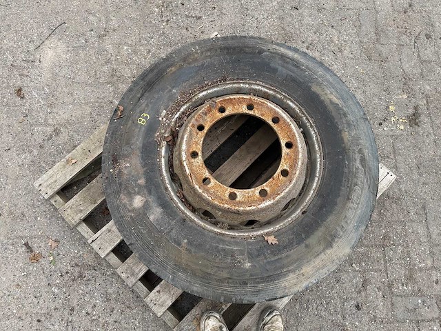 Michelin - band 275/80r22.5 - afbeelding 2 van  9