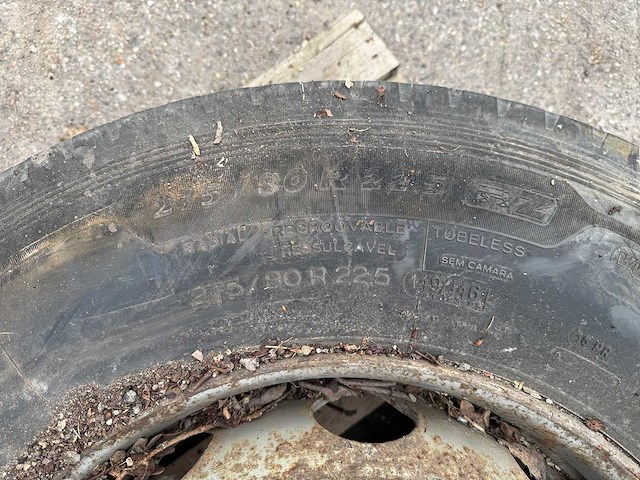 Michelin - band 275/80r22.5 - afbeelding 4 van  9
