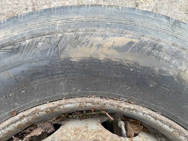 Michelin - band 275/80r22.5 - afbeelding 5 van  9