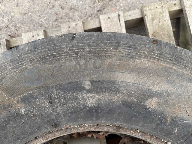 Michelin - band 275/80r22.5 - afbeelding 6 van  9