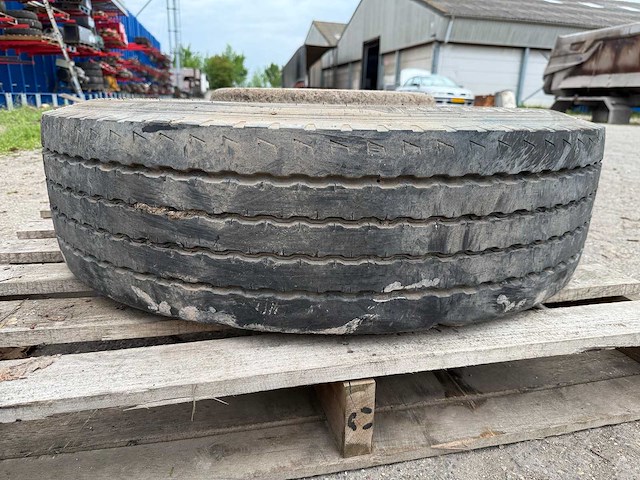 Michelin - band 275/80r22.5 - afbeelding 7 van  9