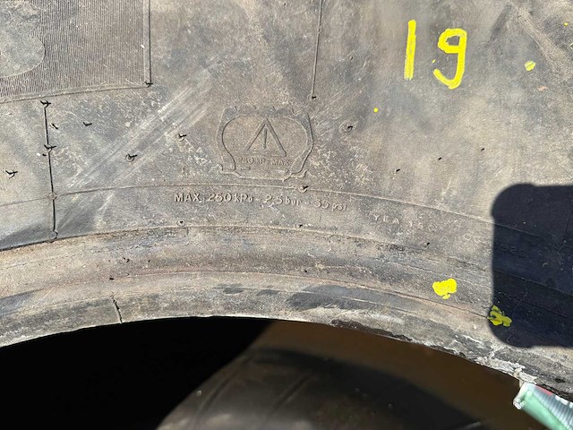 Michelin - band 540/65 r28 - afbeelding 3 van  6