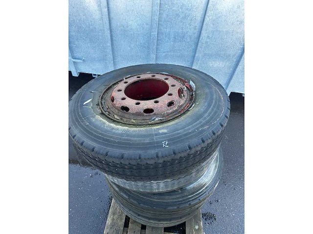 Michelin - band 9.00 r20 xza met velg 10-gaats (4x) - afbeelding 3 van  4