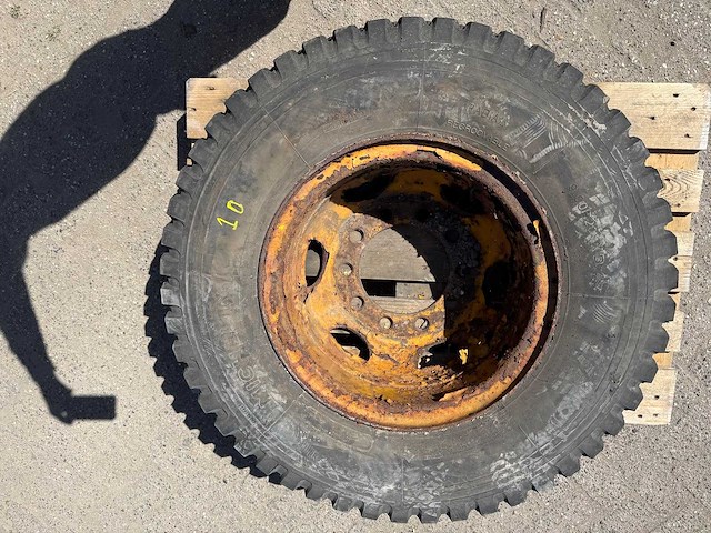 Michelin - band 9.00r20 - afbeelding 1 van  8