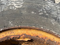 Michelin - band 9.00r20 - afbeelding 3 van  8
