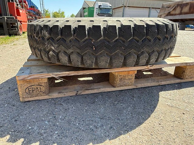 Michelin - band 9.00r20 - afbeelding 5 van  8