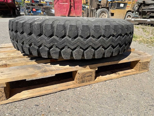 Michelin - band 9.00r20 - afbeelding 6 van  8