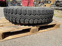Michelin - band 9.00r20 - afbeelding 6 van  8