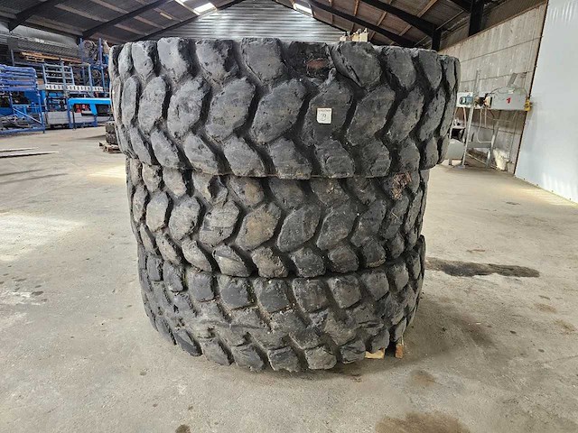 Michelin - banden 18.00 r33 - afbeelding 4 van  7