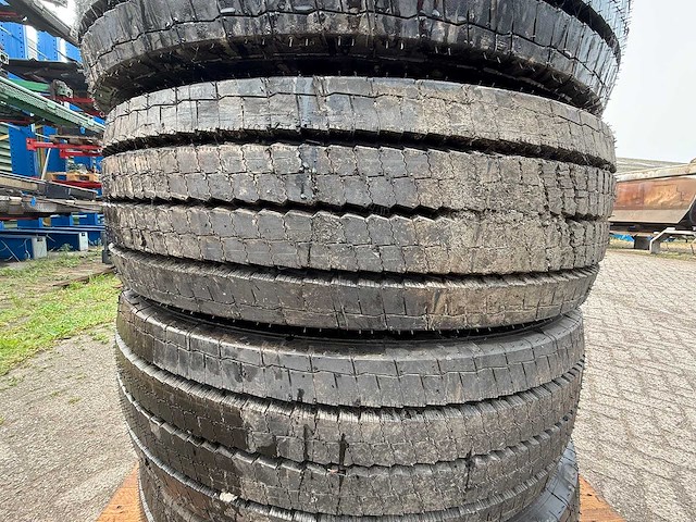 Michelin - in city - band 275/70 r22.5 (4x) - afbeelding 2 van  15