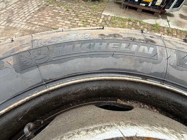 Michelin - in city - band 275/70 r22.5 (4x) - afbeelding 9 van  15