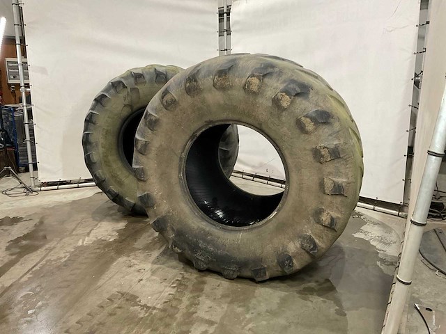Michelin - megaxbig - tractor band 1050/50 r32 (2x) - afbeelding 1 van  7