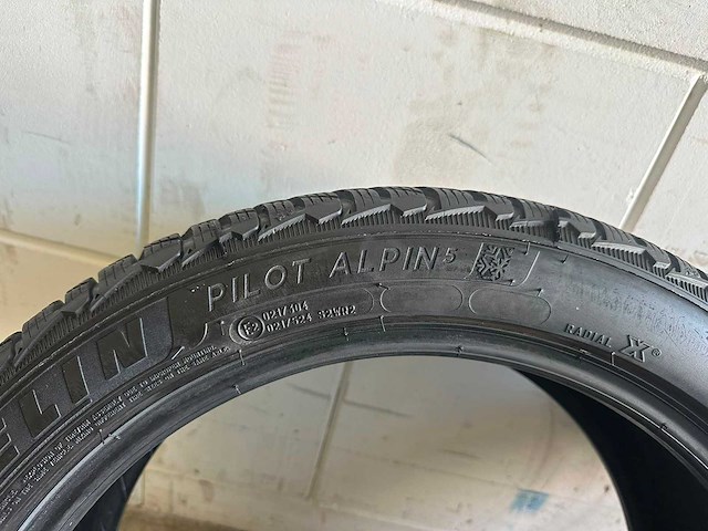 Michelin - pilot alpen 5 - winterbanden - car tyre - afbeelding 4 van  7