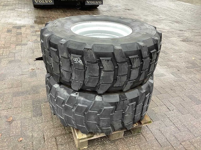 Michelin - radial regroovable - banden met velg (2x) - afbeelding 1 van  4