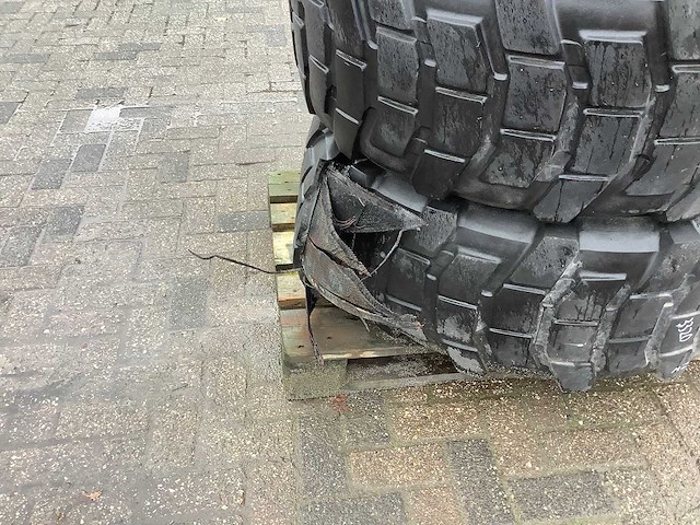Michelin - radial regroovable - banden met velg (2x) - afbeelding 3 van  4