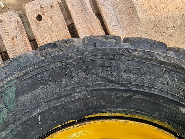 Michelin - starbil x - banden 7.00 r12 - afbeelding 2 van  5