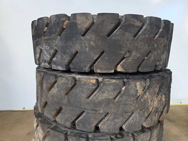 Michelin - starbil x - banden 8.25 r15 - afbeelding 2 van  9
