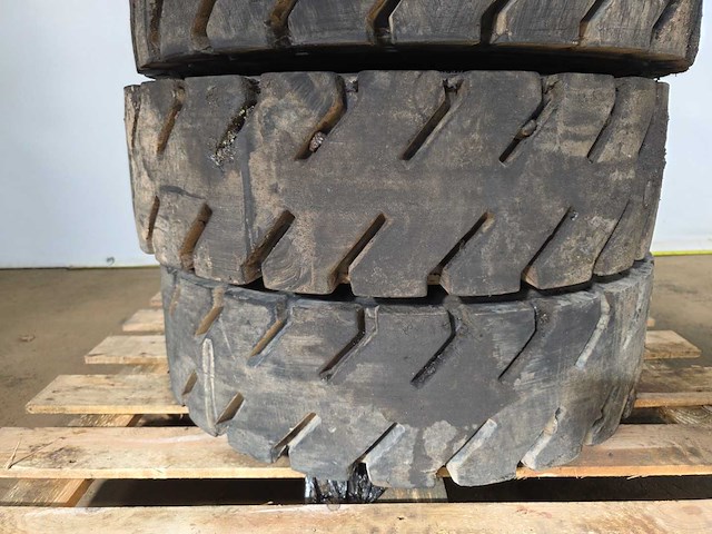 Michelin - starbil x - banden 8.25 r15 - afbeelding 3 van  9