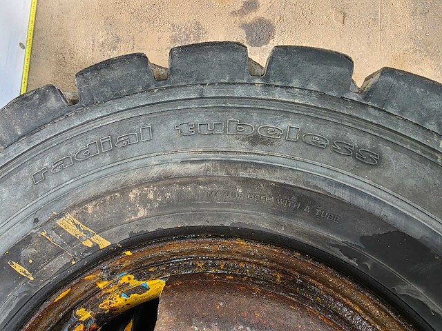 Michelin - starbil x - banden 8.25 r15 - afbeelding 7 van  9