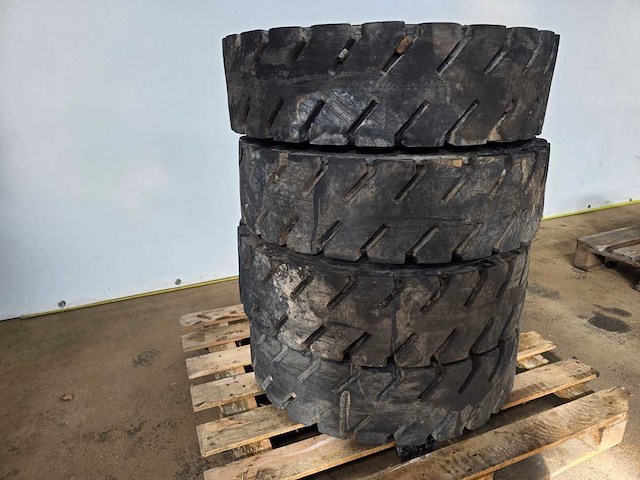 Michelin - starbil x - banden 8.25 r15 - afbeelding 9 van  9