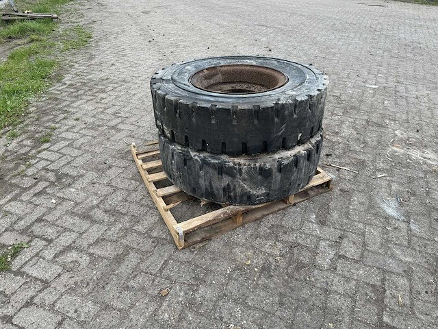 Michelin - volrubber band 315-80r22.5 (2x) - afbeelding 1 van  7