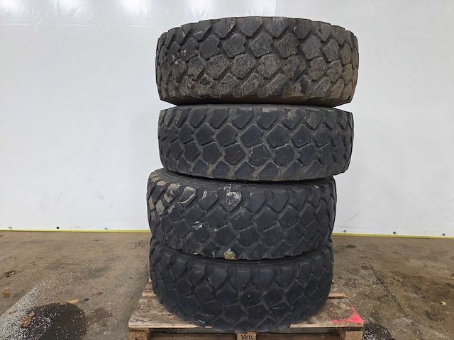 Michelin - vrachtwagen band (4x) - afbeelding 1 van  10