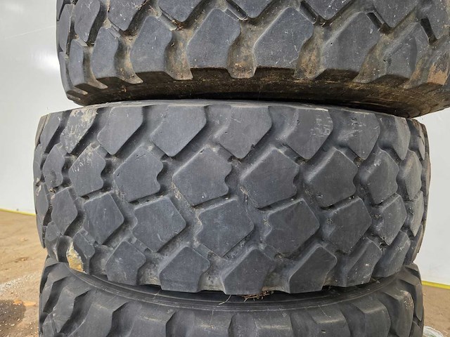Michelin - vrachtwagen band (4x) - afbeelding 5 van  10