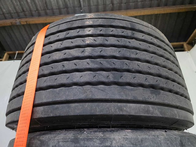 Michelin - vrachtwagenband 445/45 r19.5 - afbeelding 10 van  13
