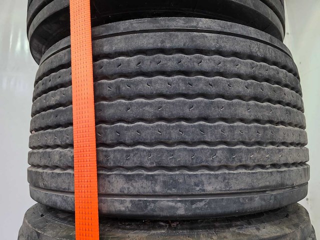 Michelin - vrachtwagenband 445/45 r19.5 - afbeelding 1 van  13