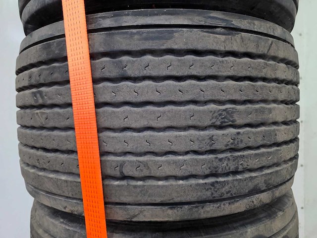 Michelin - vrachtwagenband 445/45 r19.5 - afbeelding 13 van  13
