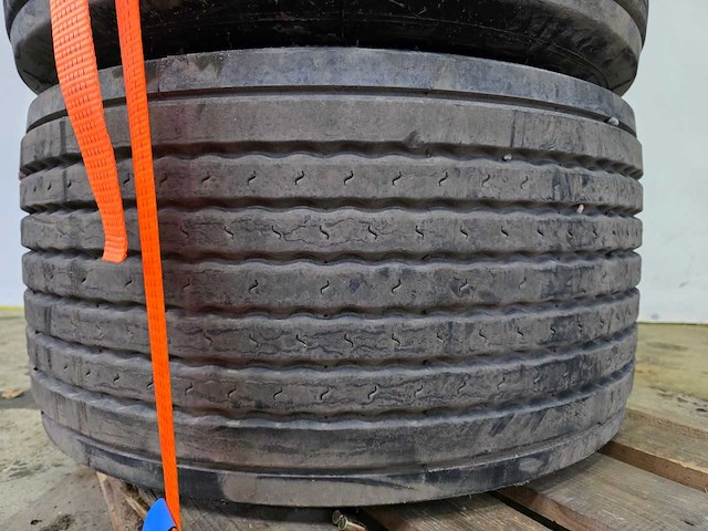 Michelin - vrachtwagenband 445/45 r19.5 - afbeelding 4 van  13