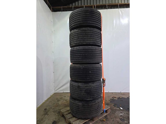 Michelin - vrachtwagenband 445/45 r19.5 - afbeelding 12 van  13