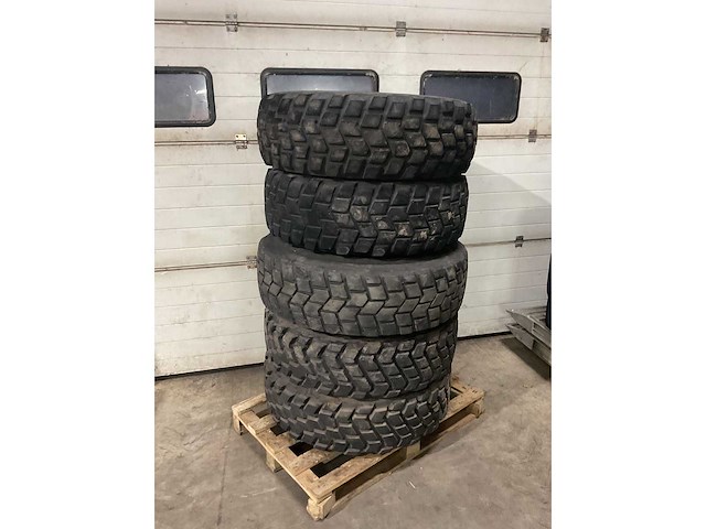 Michelin 12,5-20 band, wiel met velg (5x) - afbeelding 2 van  7