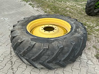 Michelin 20.8 r38 tractorwiel met gele stalen 38" 10-gats velg - afbeelding 1 van  6