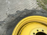 Michelin 20.8 r38 tractorwiel met gele stalen 38" 10-gats velg - afbeelding 5 van  6