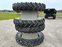 Michelin 300/95 r46 dubbel lucht wielen (2x) - afbeelding 1 van  6