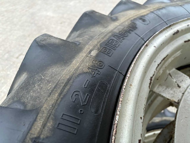 Michelin 300/95 r46 dubbel lucht wielen (2x) - afbeelding 3 van  6
