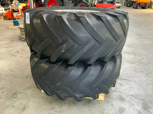 Michelin 680/75r32 met velg - afbeelding 2 van  4